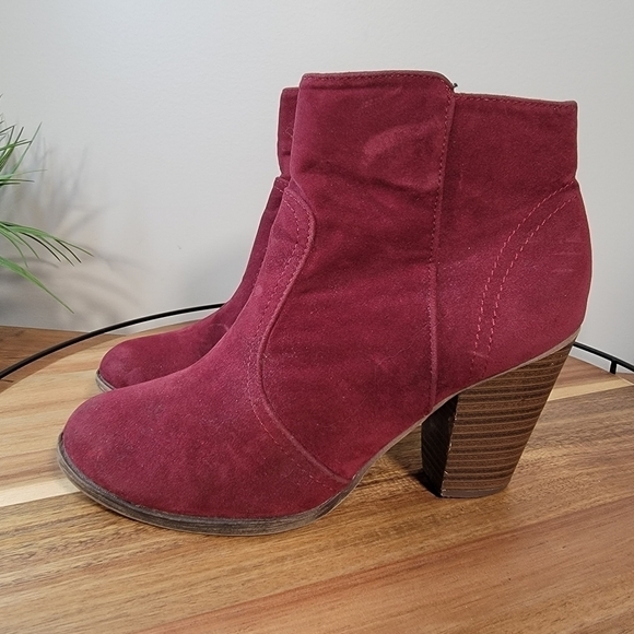 Breckellle's Wine / Maroon Colored Heather Ankle Booties vegan Size 8.5 - Picture 4 of 16